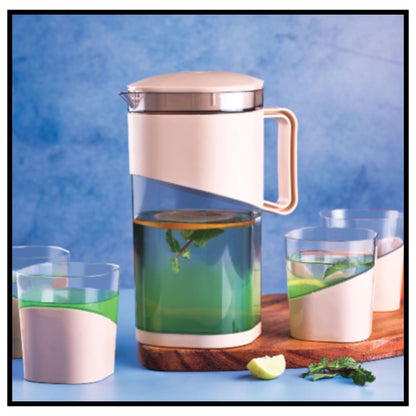🍶 Square Water Jug with Lid and 4 Glasses Set – Modern Glass Carafe with Cream Colored Upper Body and Handle Filled with Green Iced Tea and Mint Leaves Displayed Alongside Matching Cups on Wooden Board Against Blue Background